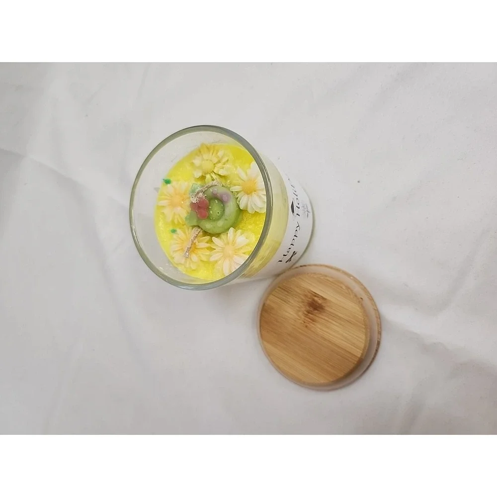 LQQK Daisy Candle Art Homemade Spring Flower Scent 9 oz‎ Candle Happy HoliDaisys